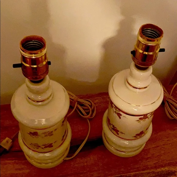 Two Antique Ivory Lamps with Gold Design - Picture 5 of 8